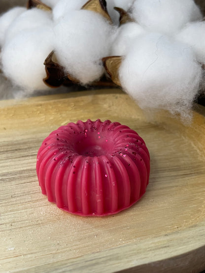 Red fruit flavored fondant